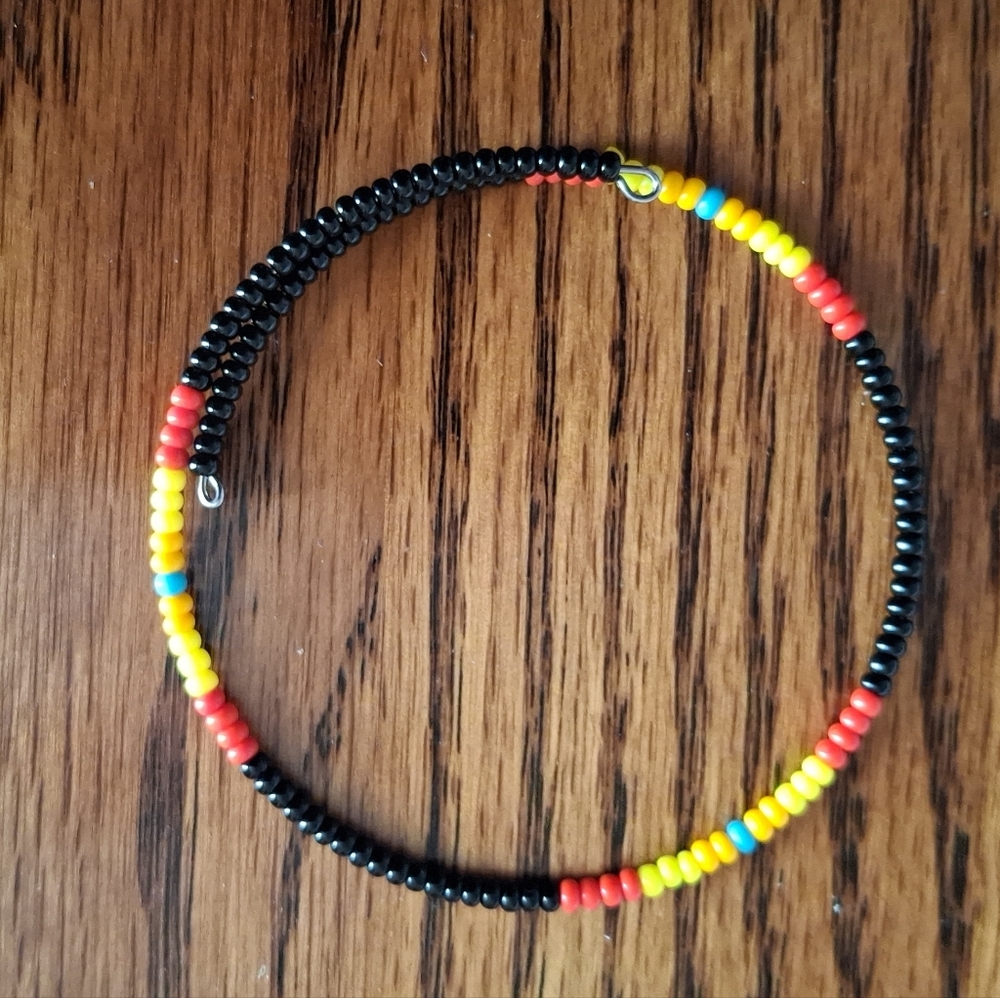 Bracelet Native Artist Hand Beaded Wire Bracelet
